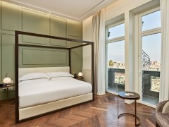 De Bonart Naples, Curio Collection by Hilton